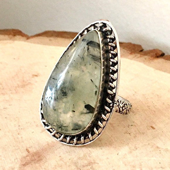 Prehnite Silver Stone Statement Ring Size 9 - Picture 1 of 5
